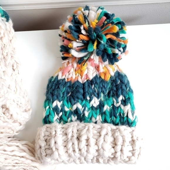 New Zara Colorblock Oversized Chunky Textured Fringe Scarf & Pom Pom Beanie Set - Picture 14 of 17